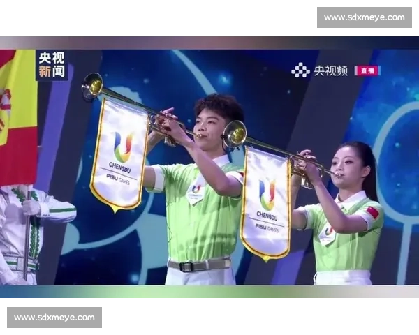国歌奏响时,他们用身体为孩子撑起晴空 国歌奏响时,他们用身体为孩子撑起晴空