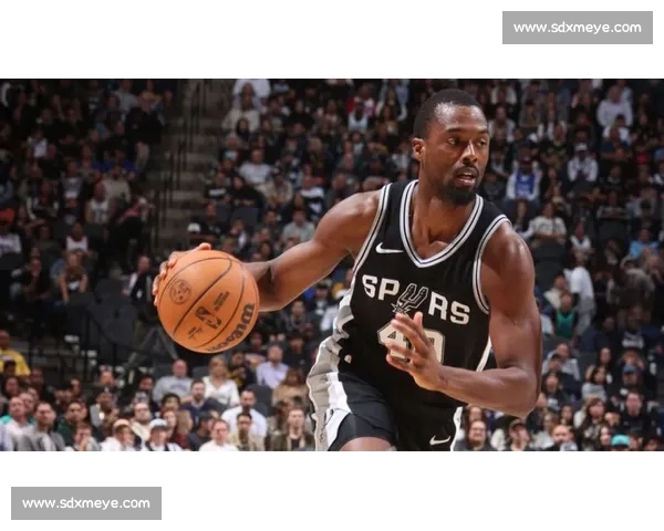 马刺球星巴恩斯跨界联动国米 世俱杯前夕获赠专属球衣 马刺球星巴恩斯跨界联动国米 世俱杯前夕获赠专属球衣