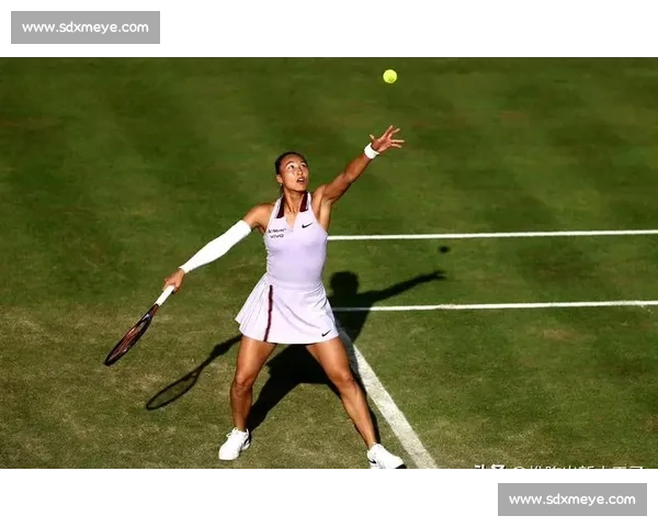 郑钦文教科书级放小球戏耍阿尼西莫娃,决胜盘关键分引爆全场! 郑钦文教科书级放小球戏耍阿尼西莫娃,决胜盘关键分引爆全场!