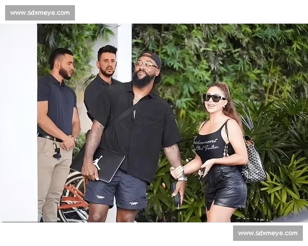 马库斯 - 乔丹携神似前女友的模特女友迈阿密海滩甜蜜度假 马库斯 - 乔丹携神似前女友的模特女友迈阿密海滩甜蜜度假